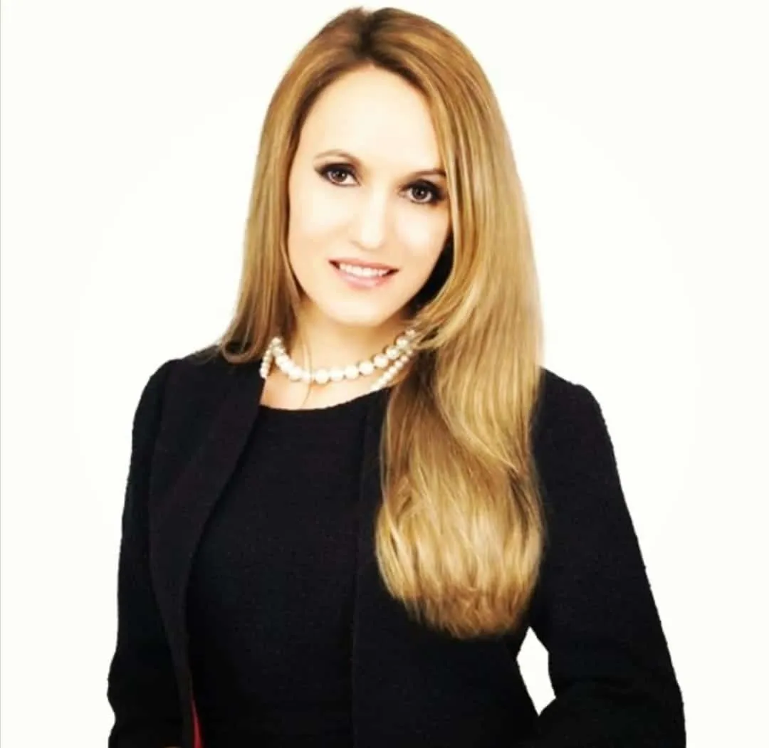 Juliet Arndt - Stage Illusionist